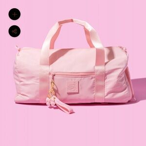 🎀 NIB SuzieB Fitness Bow Pink Duffle Bag 🎀